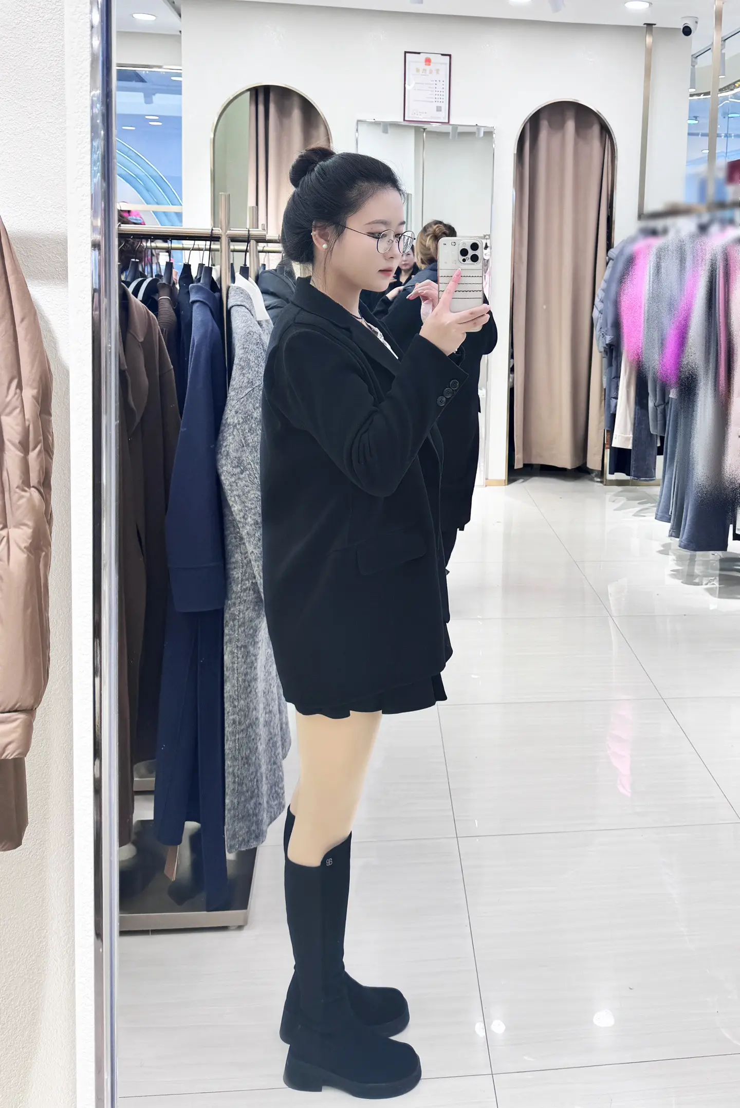 女生的衣柜里永远缺少一件衣服