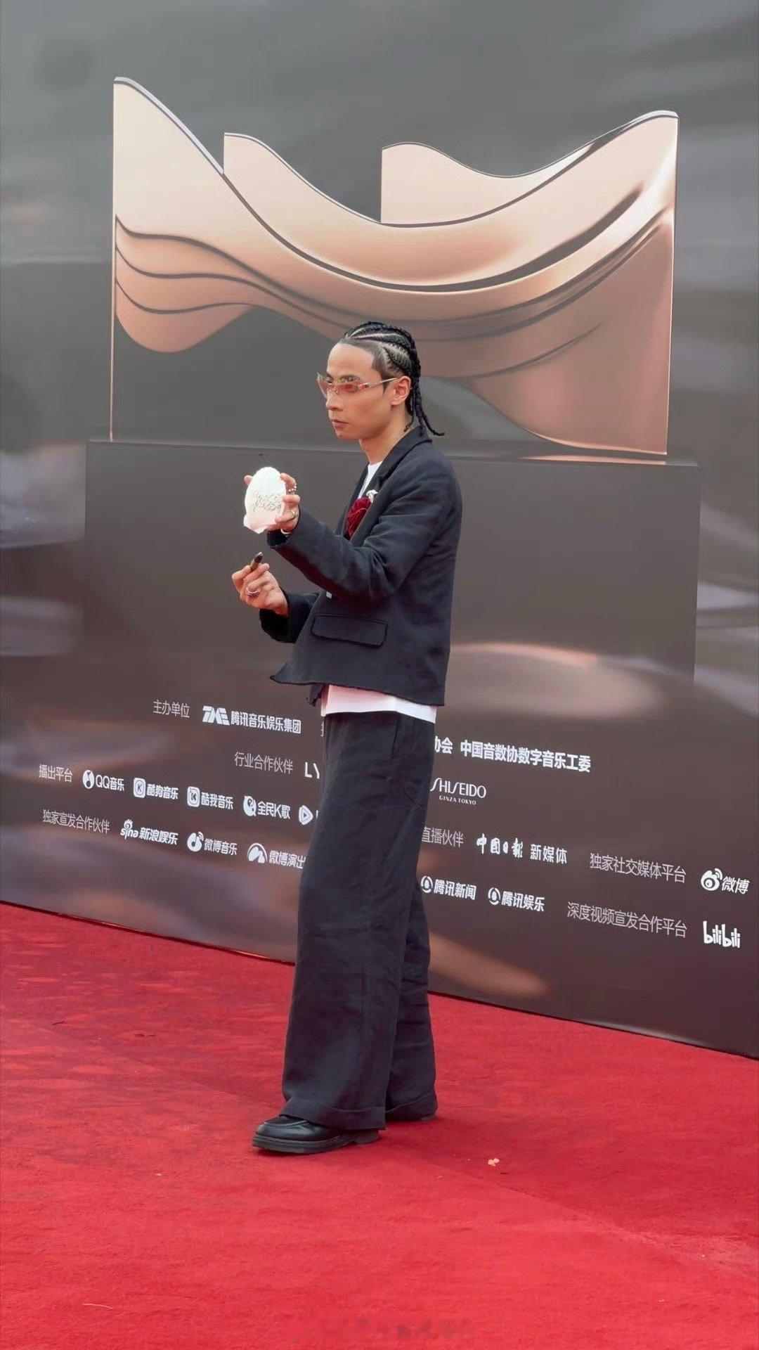 布瑞吉有嘻哈原来是8年前了 被“布瑞吉有嘻哈8周年”整破防！当年舞台上活力四射的