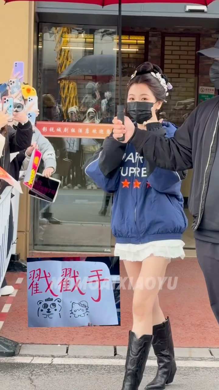 虞书欣戳戳手👉🏻👈🏻 