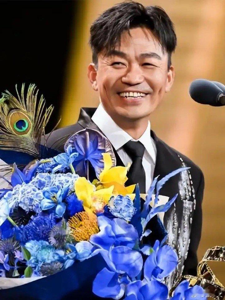 百花奖现场那101位大众评审投出的0票，像一面镜子，照出了国内电影圈某种心照不宣