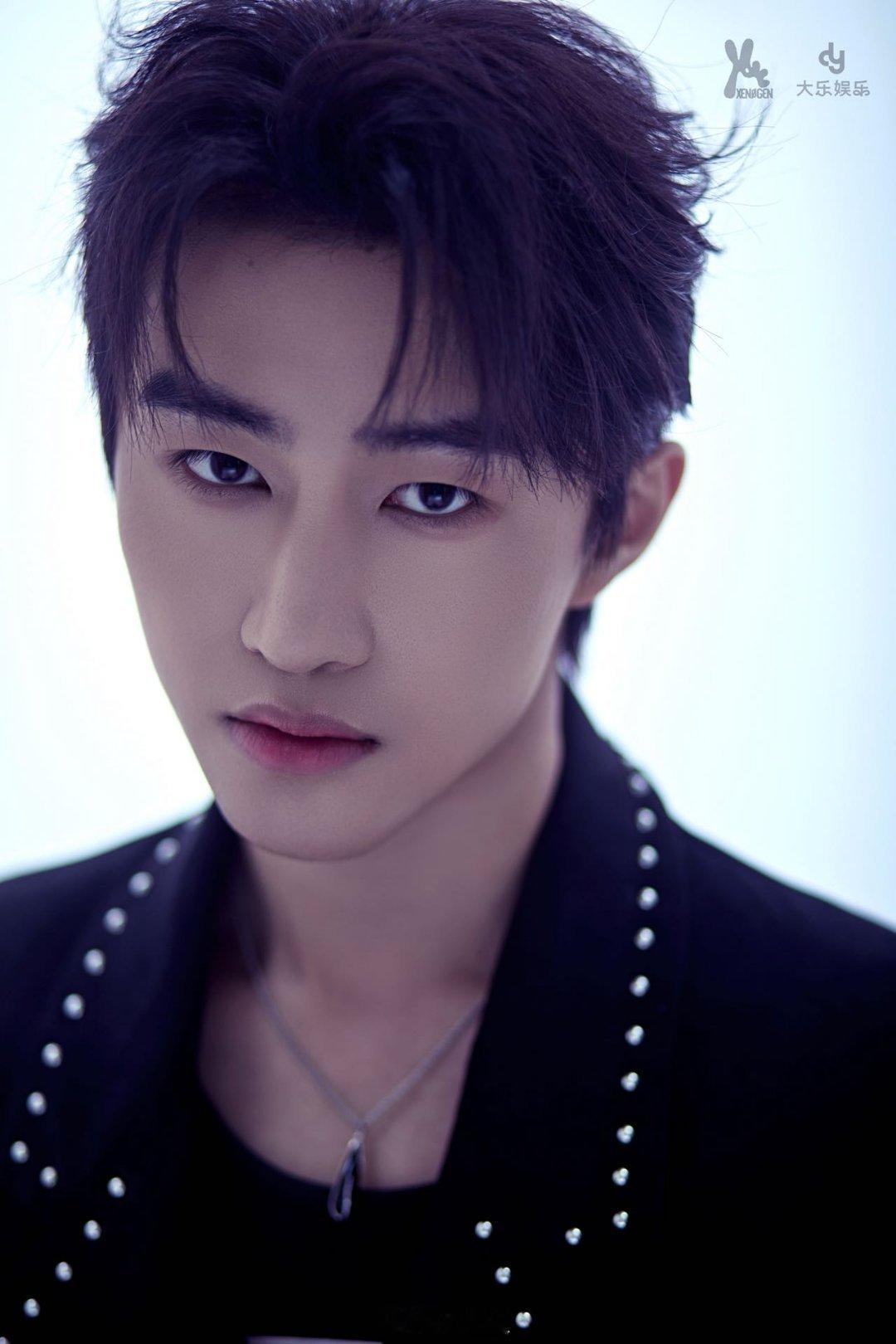 30岁是男爱豆无法跨越的坎吗人家97辛辛苦苦训练带着弟弟们出道，什么都没干呢就因