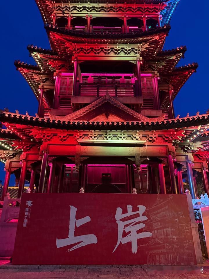 别人家的孩子中考上岸了，我家的孩子穿着她的洛丽塔出去玩了
微信群里弹出来消息，同