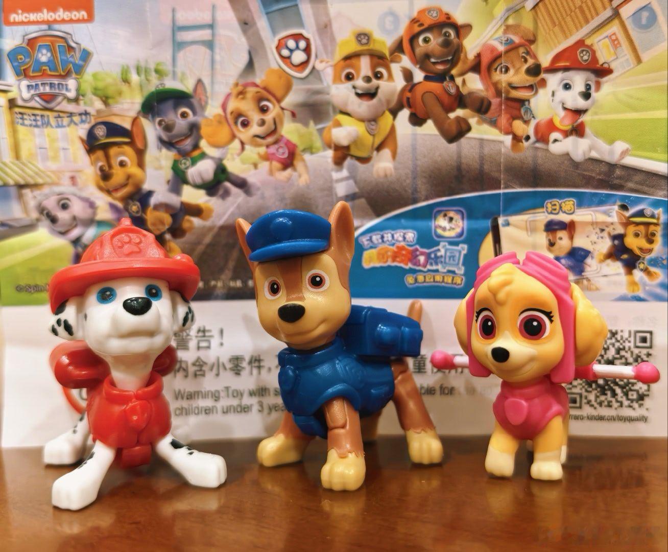 逗比小孩 姐一回家，又摸两只新狗出来和我嘚瑟。我：你今天又买蛋了？鱼：没。潇姐把