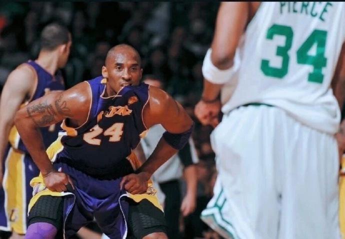 【🏆防守至上，科比的夺冠秘诀大揭秘🏀】

科比·布莱恩特，篮球界的传奇巨星，