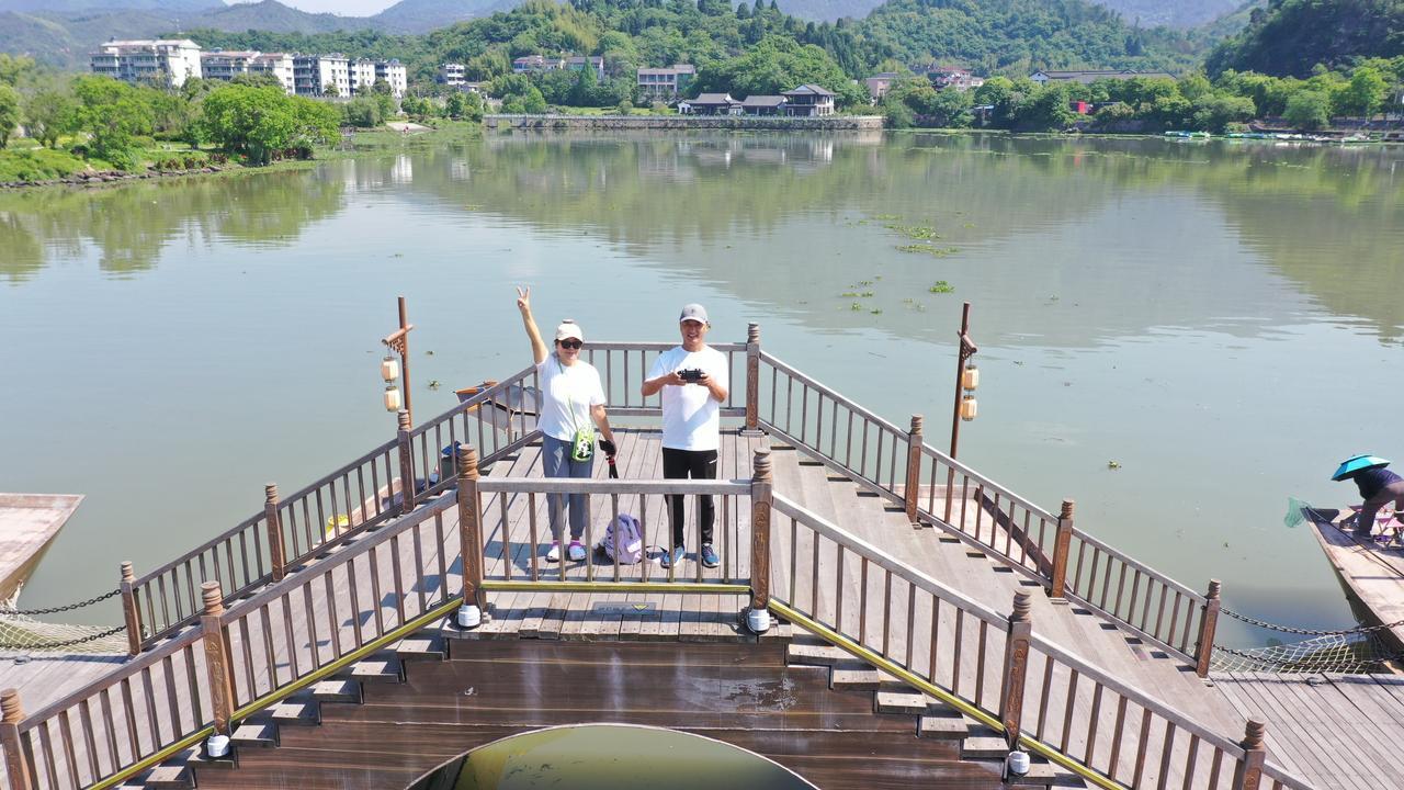 严州古城，古称睦州、严州府，今为杭州建德市梅城镇，地处新安江、兰江、富春江三江交
