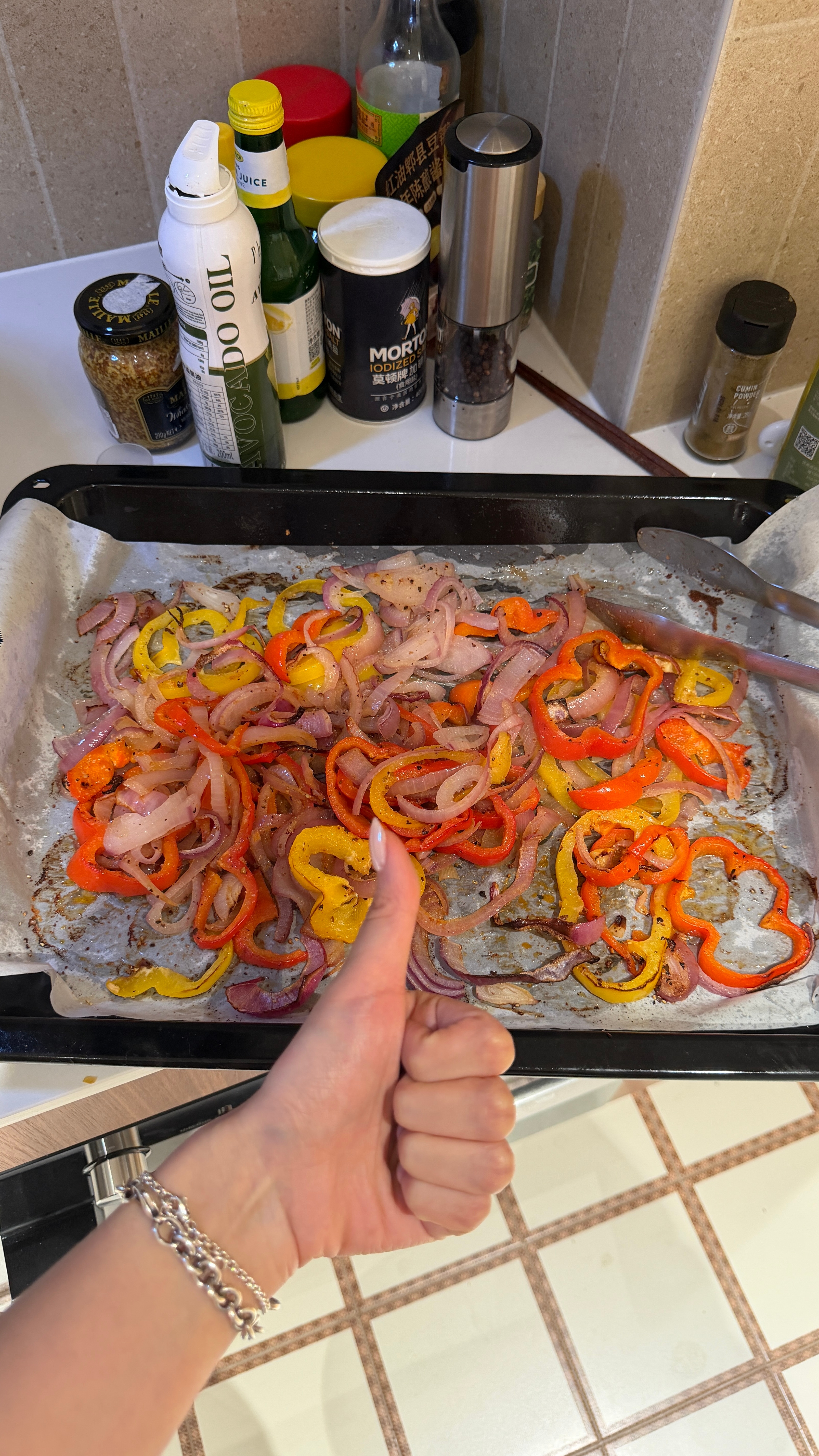 即便如此每天依旧坚持自己做健康饭我发现少外食的那段时间人会很轻盈因为我出去吃饭无