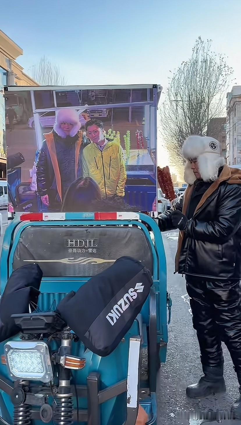 糖葫芦哥哥也是好起来了！
我昨天就特意为这个事儿去买的糖葫芦要平常我都不买，他家