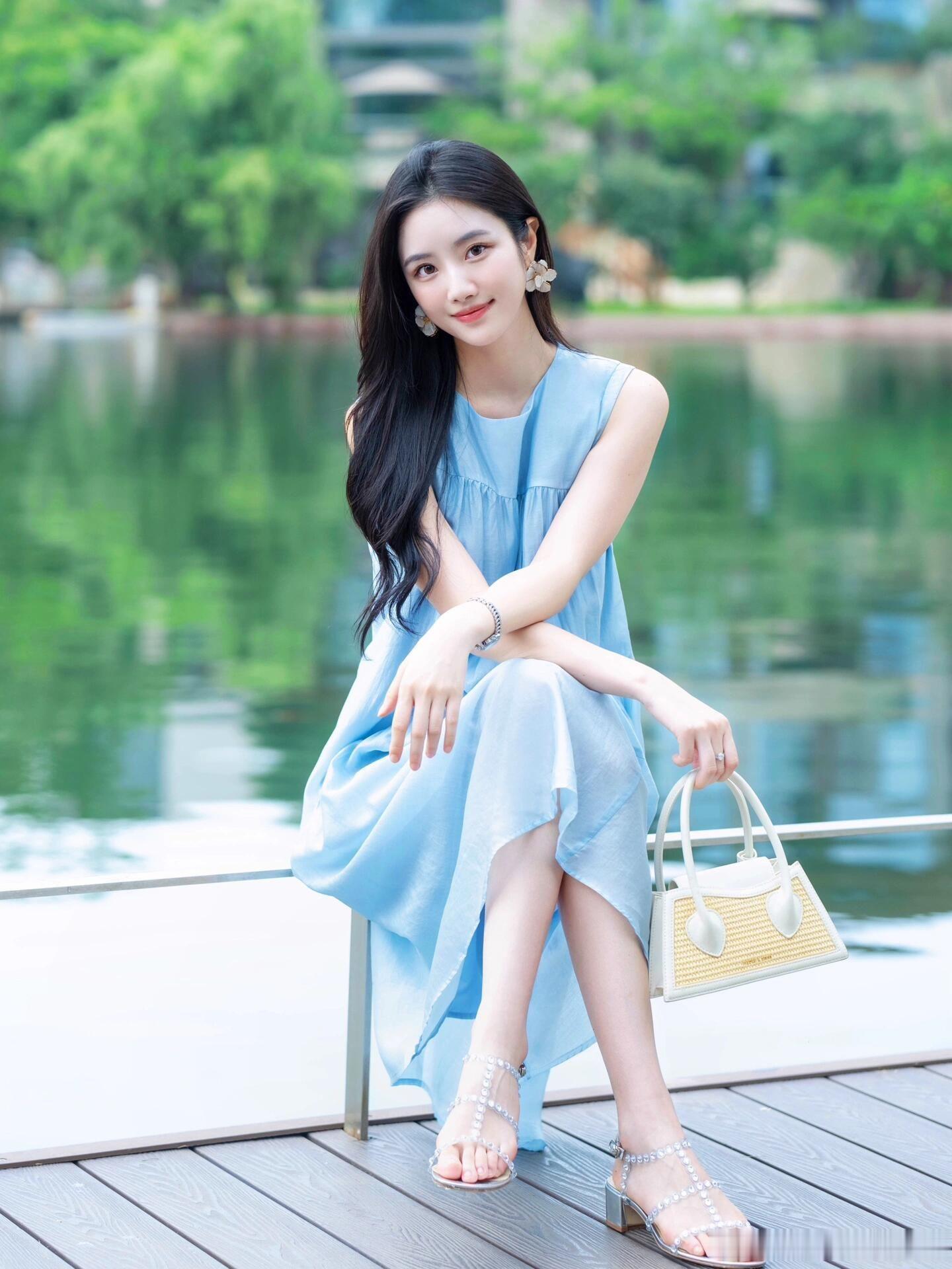 农历三月不能娶农历三月的属鼠女。在农历三月出生属鼠的女性朋友，性格会比较孤僻。不