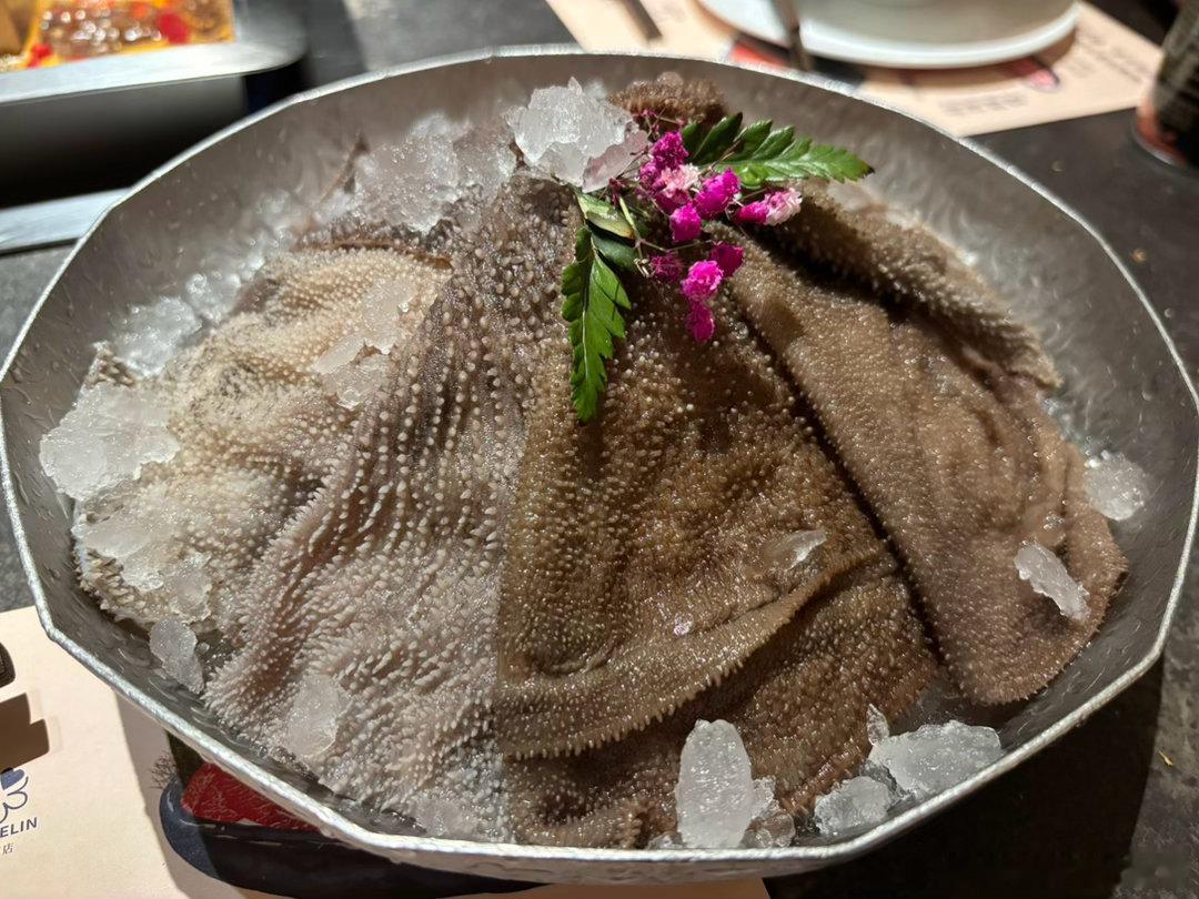 烫火锅这季节我吃鸳鸯锅100%是为了鲜黄花，即忘忧草。C位必须是黄花。 