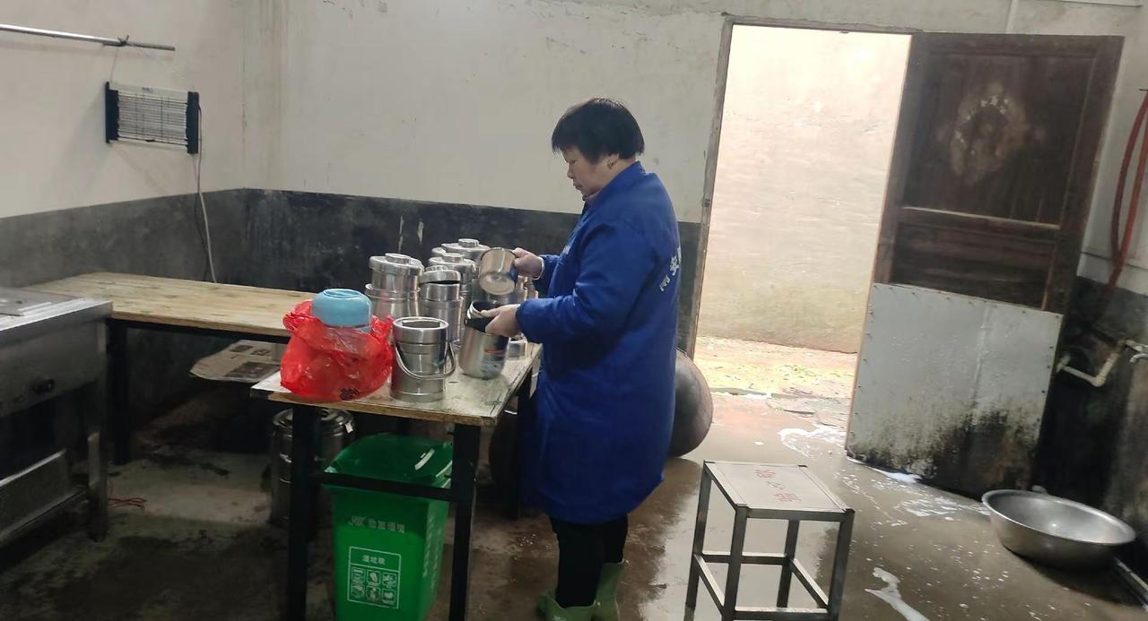 关爱老人颐养之家保洁中