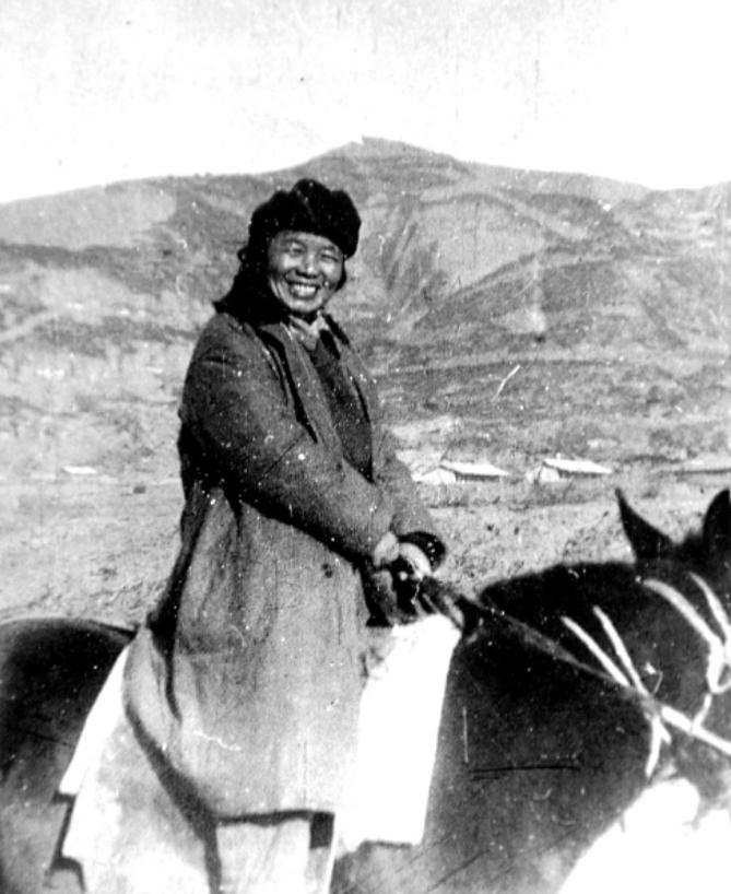 1937年，西路军政治部主任张琴秋被俘，马家军旅长问她：“你是不是张琴秋？”她谎