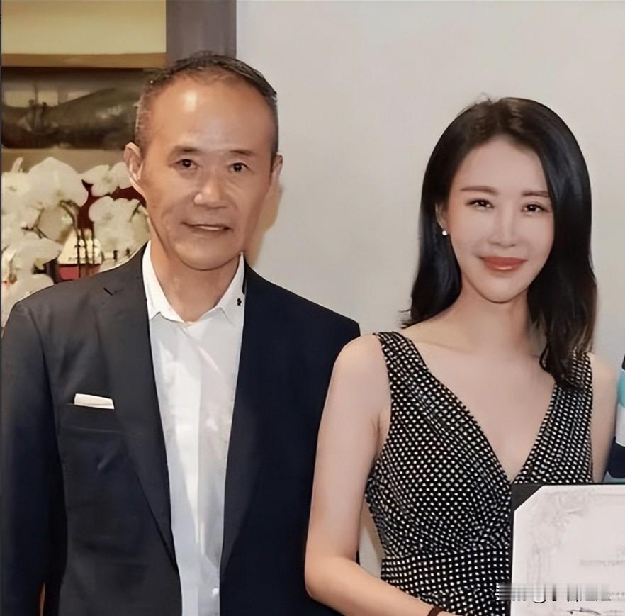 婚变传闻炸锅两天，田朴珺终于开口，就俩字：“假的！”  

可网友不买账了——删