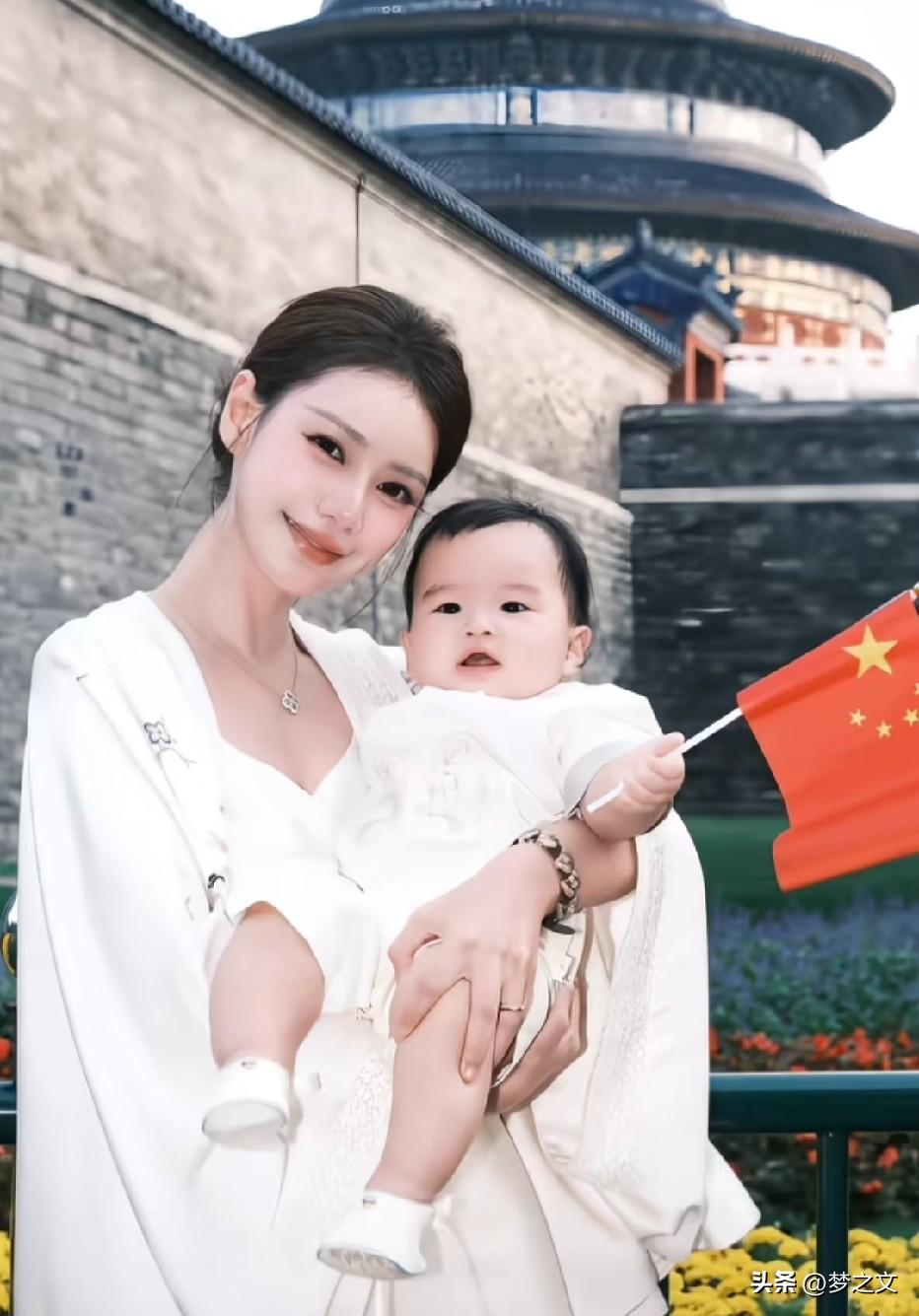 真是没有想到原来以为小梅人气已经很高了，可现在儿子小汪宝比爸爸妈妈都厉害，这小家
