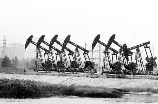 当年日本没发现大庆油田，看似是国运，背后实则是东北抗联先辈们的以命相拼。当时日本