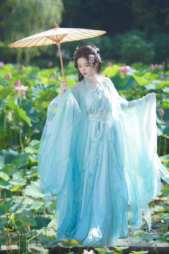 误入藕花深处～重庆汉服约拍