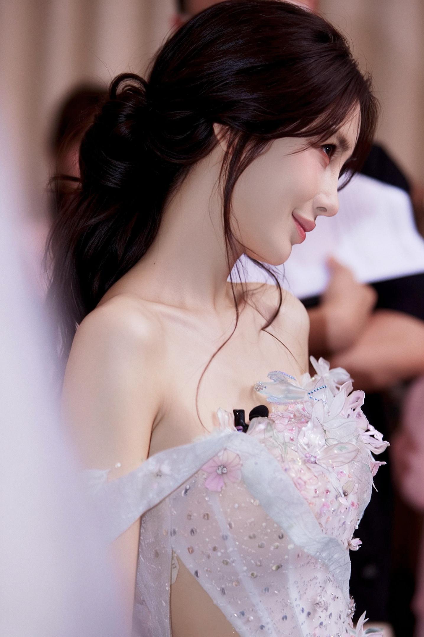 angelababy angelababy “你是我最珍贵的人生限定.” "𝒴