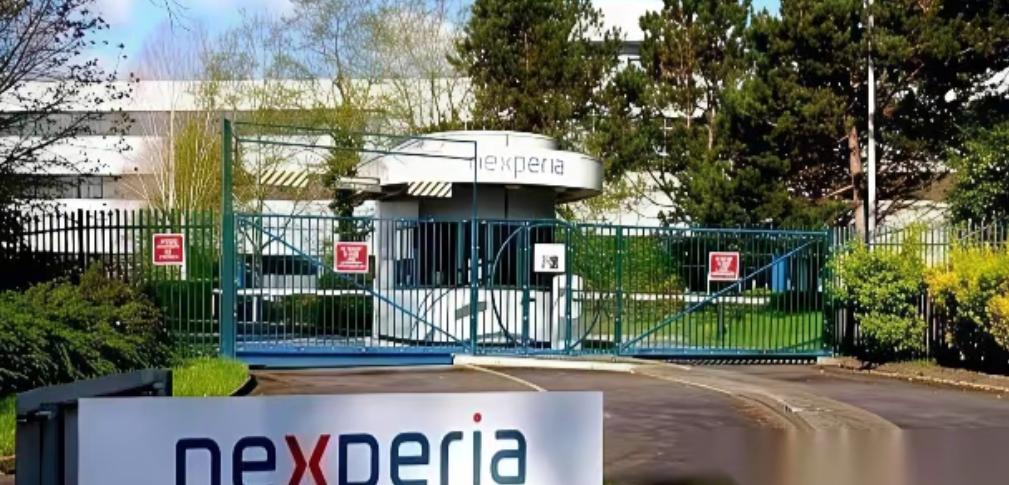 荷兰媒体最近捅出一个猛料

天价光刻机可能要变废铁！

2026 年 3 月，荷