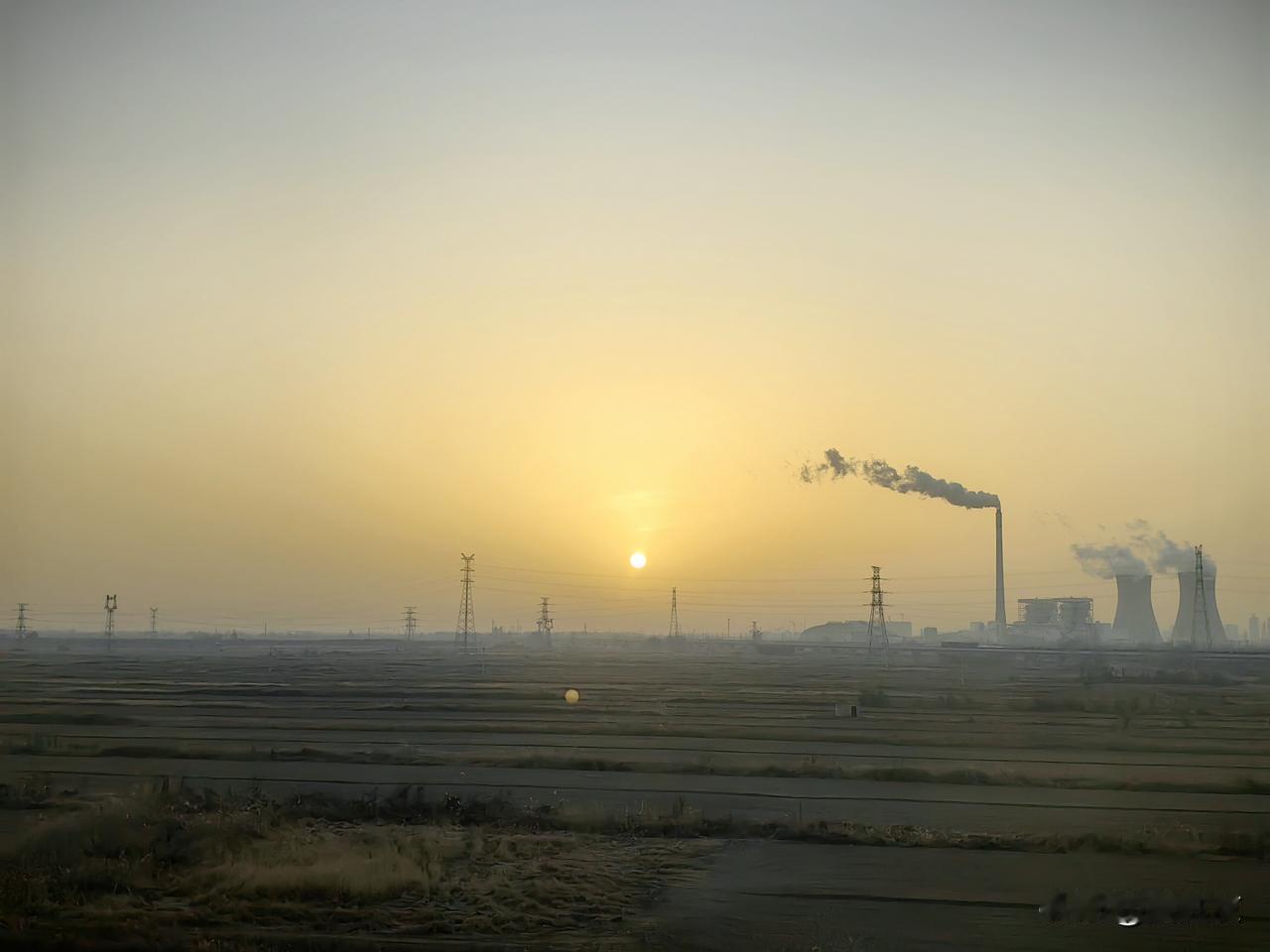 冬日生活打卡季冬天的华北平原日出。