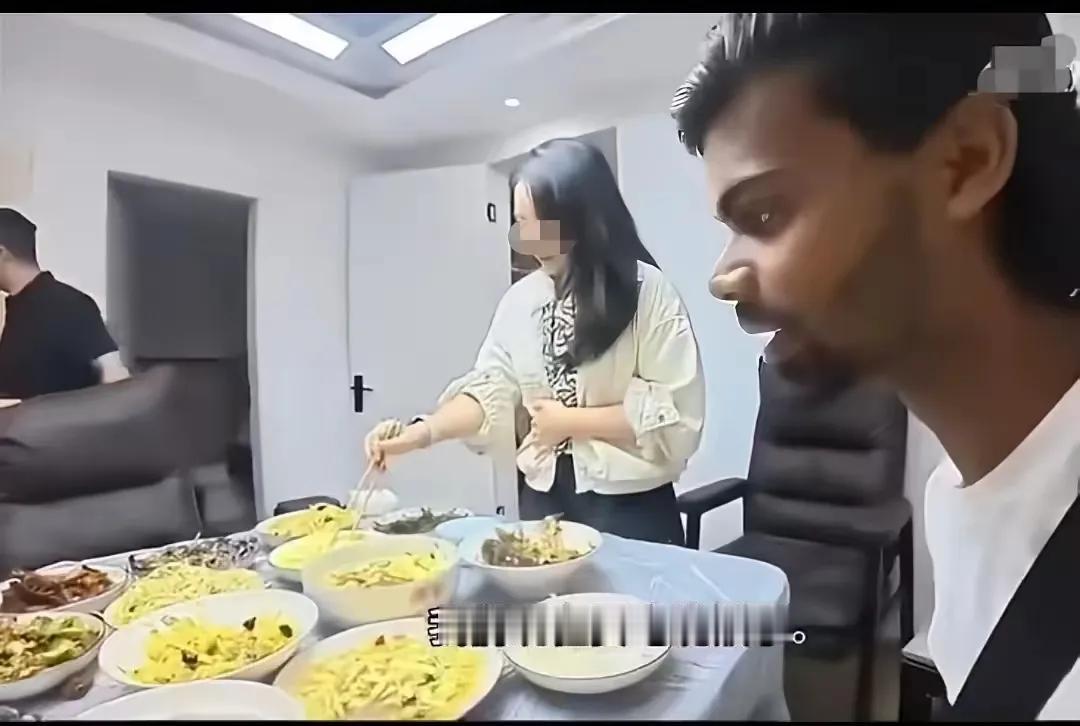 前有大同小哥给“要饭哥”买票，后有一家子把“要饭哥”当座上宾
最近看到件事，心里