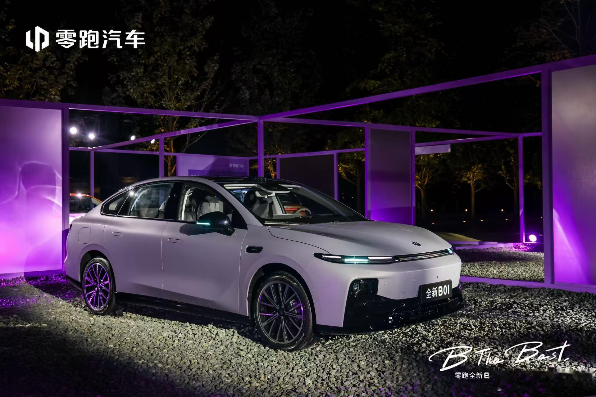 聚光灯已点亮，现场氛围渐起✨一组发布会美图抢先送上由内而外的高级质感，更懂年轻人