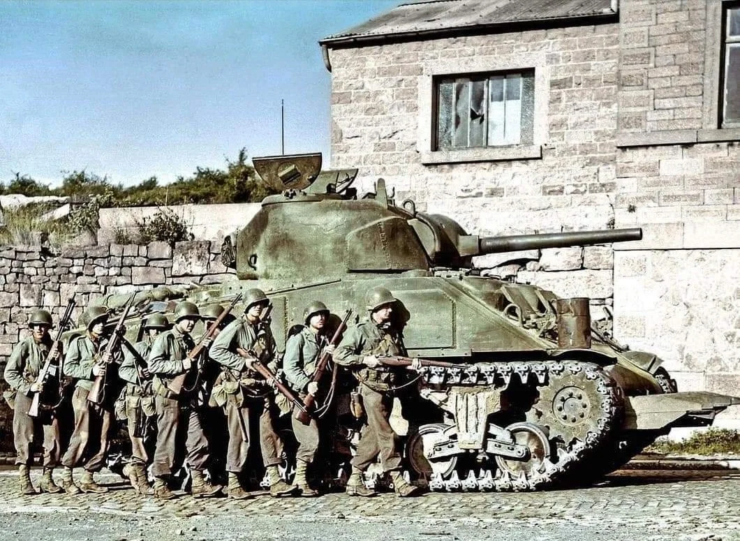 1944年9月9日，在比利时斯普里蒙特 美国第9步兵师第39步兵团的士...