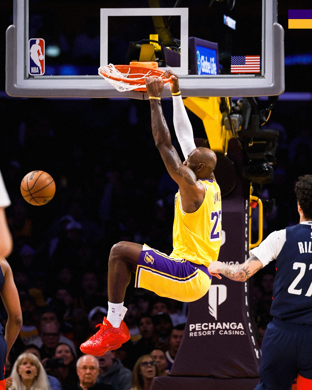 詹姆斯半场最高14分，小里一球11分。海斯100%命中率。 奇才vs湖人