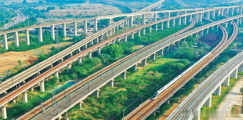 全国铁路迎来国庆假期返程客流最高峰【人人人人国庆收假人人人人】10月7日，据中国