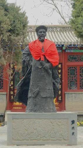 越读历史，越对左宗棠左公敬佩至极。左公的故事大家多熟知抬棺收复新疆，其实在收复新