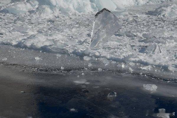 看来呀 是真不安全呐.想去滴 一定要想好啊......搜狐新闻:【汽车坠入贝加尔