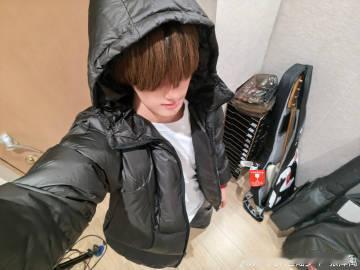 张泽禹 黑发回归 哇，张泽禹黑发回归直接把我的少女心炸得粉碎！这黑发让他多了一份