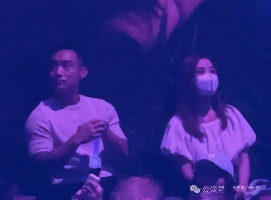 蔡卓妍结婚刚刚，蔡卓妍（阿Sa）发文官宣结婚，男方是健身教练Elvis林俊贤！此