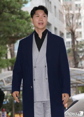 韩国艺人耽误航班起飞一小时引争议 航班起飞时间有严格规定，耽误一小时可能影响后续