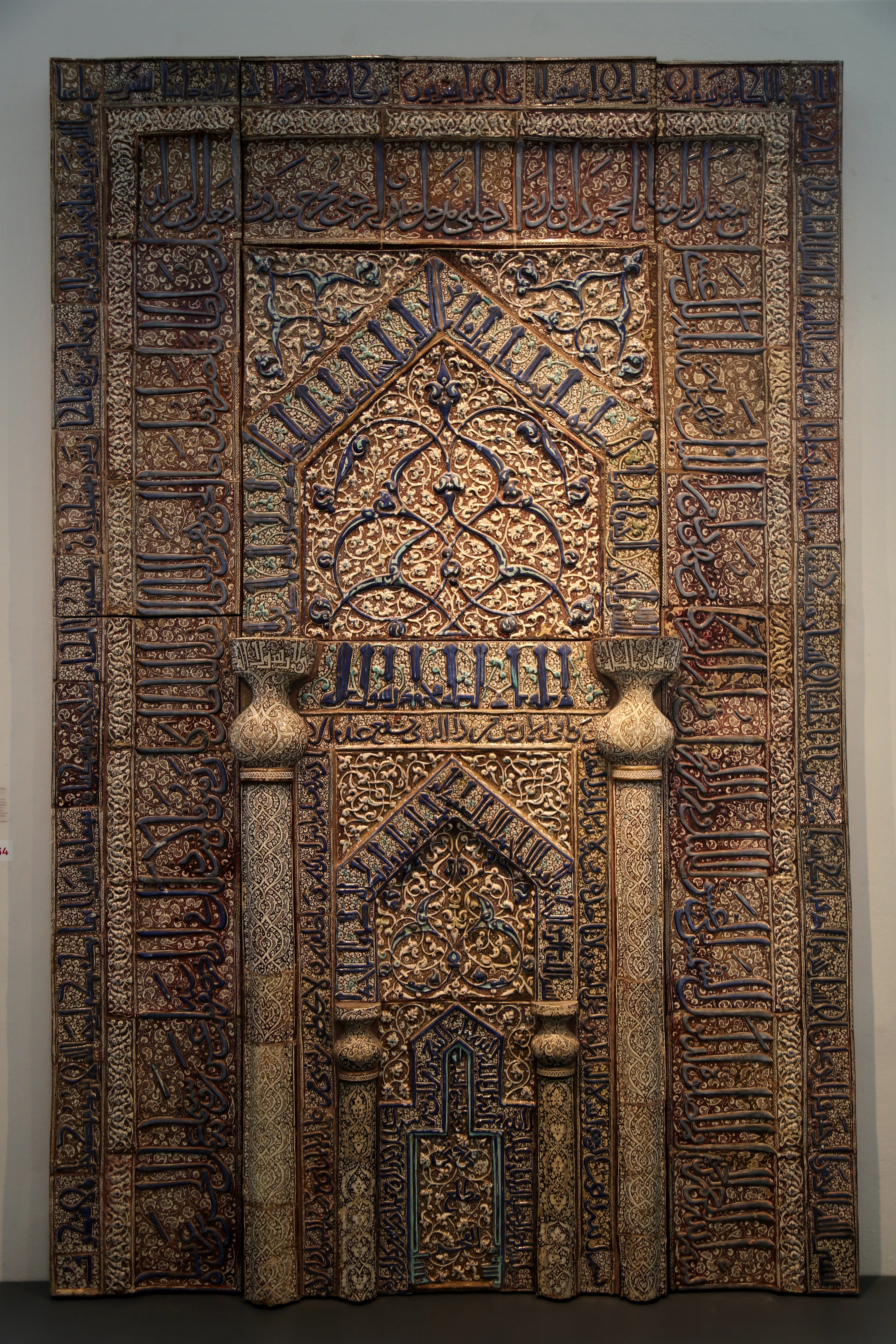 柏林亚洲艺术馆收藏的伊朗Kashan地区的一个7至13世纪的陶瓷祈祷门，波斯瓷的