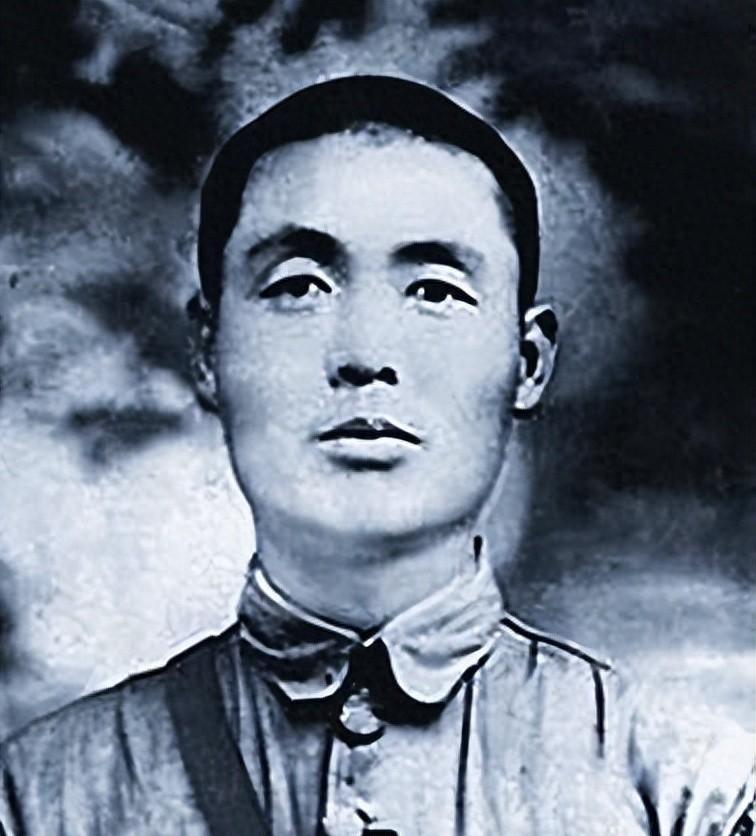 身为董振堂唯一幸存儿子的董用威，晚年最大的心愿就是能够找回父亲的遗骸
1936年