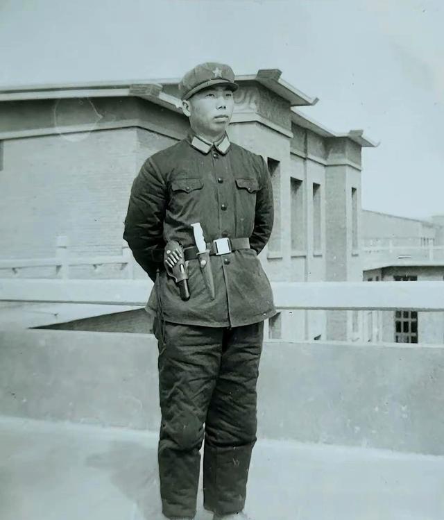 在当时，谁看谁不怕，腰上的刀枪，牛🐮