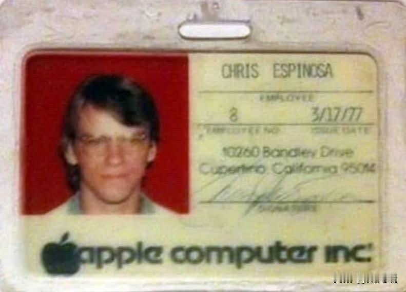 克里斯·埃斯皮诺萨（Chris Espinosa）目前是苹果公司任职时间最长的员