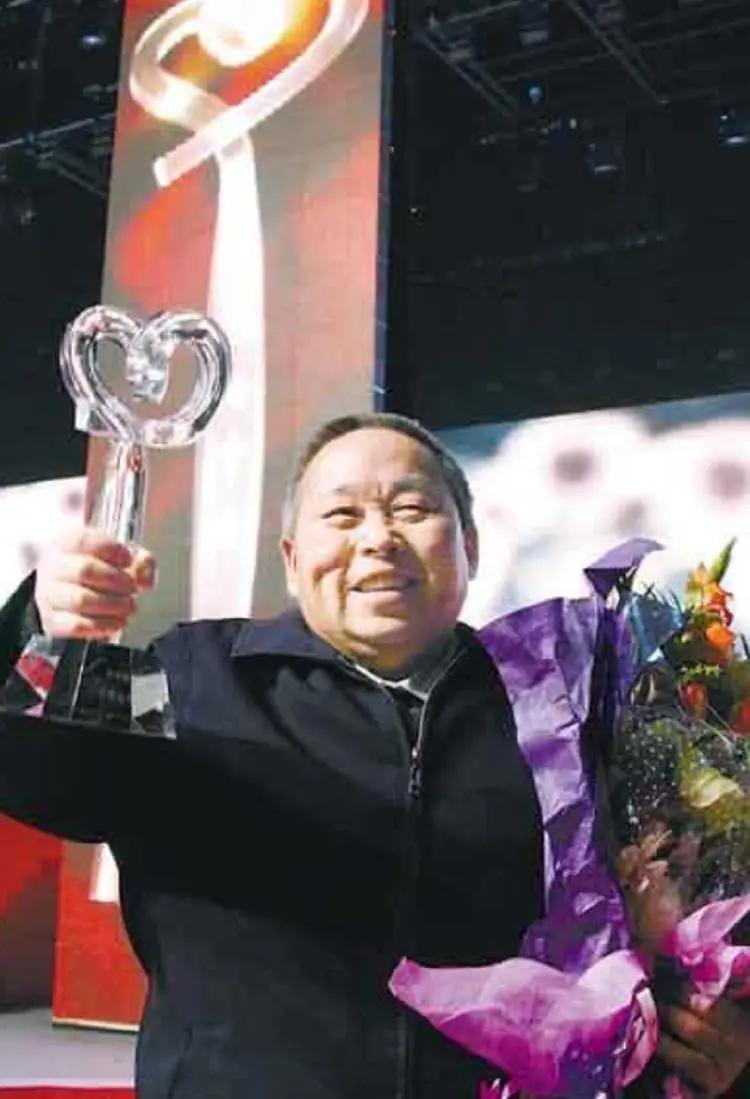 谢延信（原名刘延信，1952年-2022年8月28日10时36分），男，汉族，河