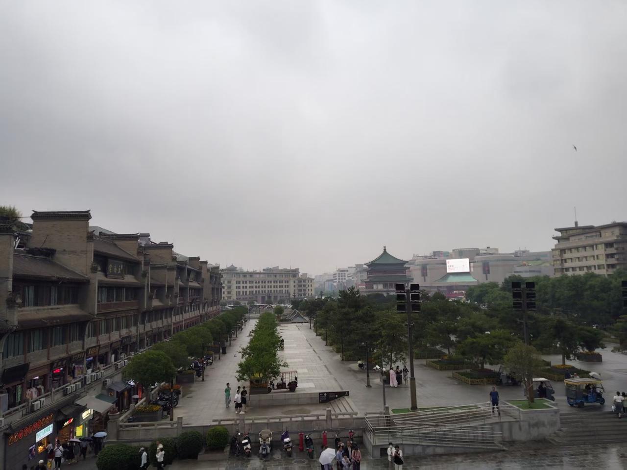 公元674年8月15日，武则天提议李治追遵唐高祖李渊为神尧皇帝，太宗李世民为文武