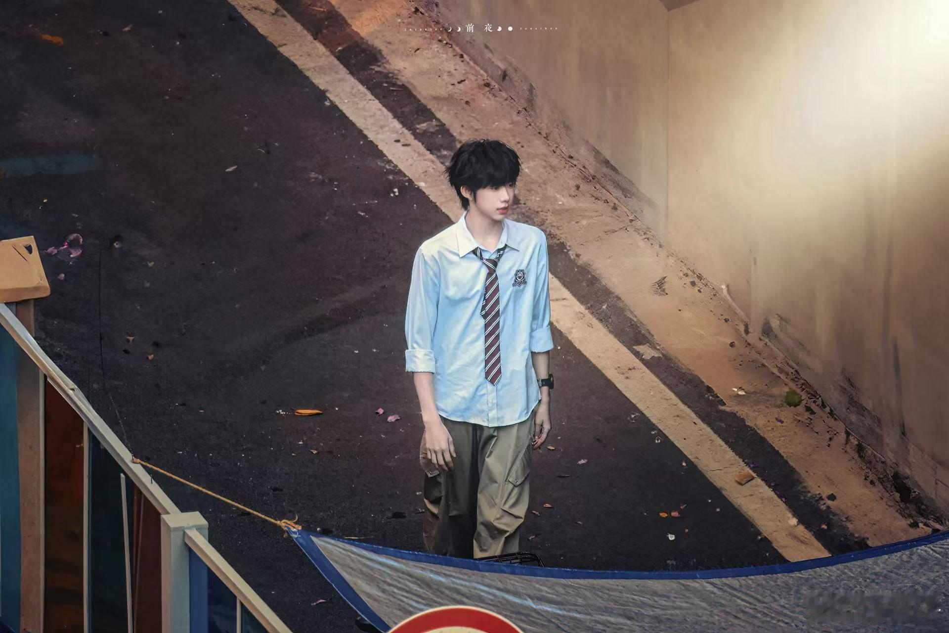 陈奕恒被导演夸了 今日路透太可爱啦，陈奕恒演的林清源洒水救人萌萌的，一条就过，导