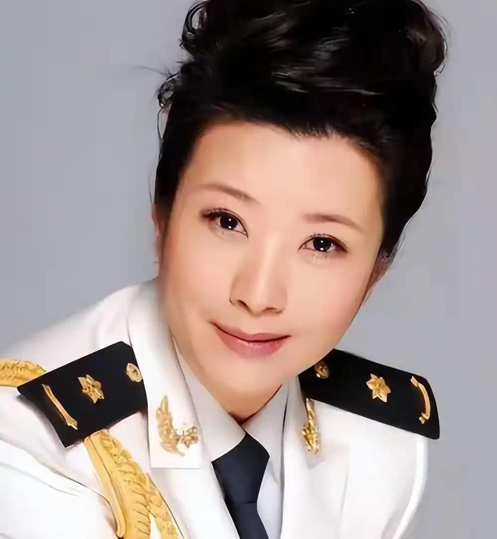 63岁的海军大校、国家一级演员王静，出道近四十年来始终保持零绯闻，婚姻状况始终保