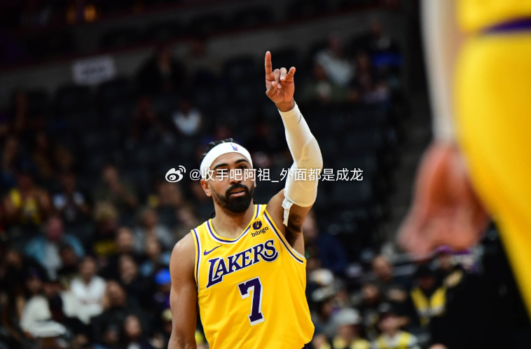 湖人首节飙中7个三分！文森特开局5中5后，全队11中2NBA季前赛，湖人首节36
