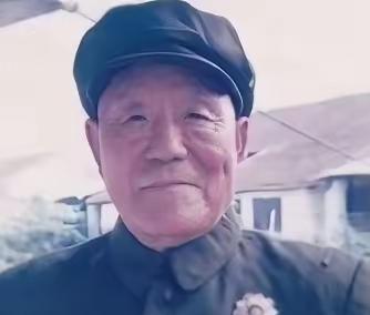 1958年，全军大比武，63军神枪手唐满洋一连7枪，枪枪命中目标，大家正欢呼呢，