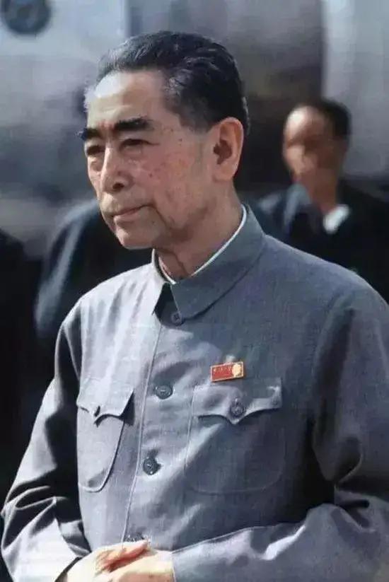 原国家主席李先念曾说过：“我们常讲要全心全意为人民服务，什么是全心全意？我看恩来