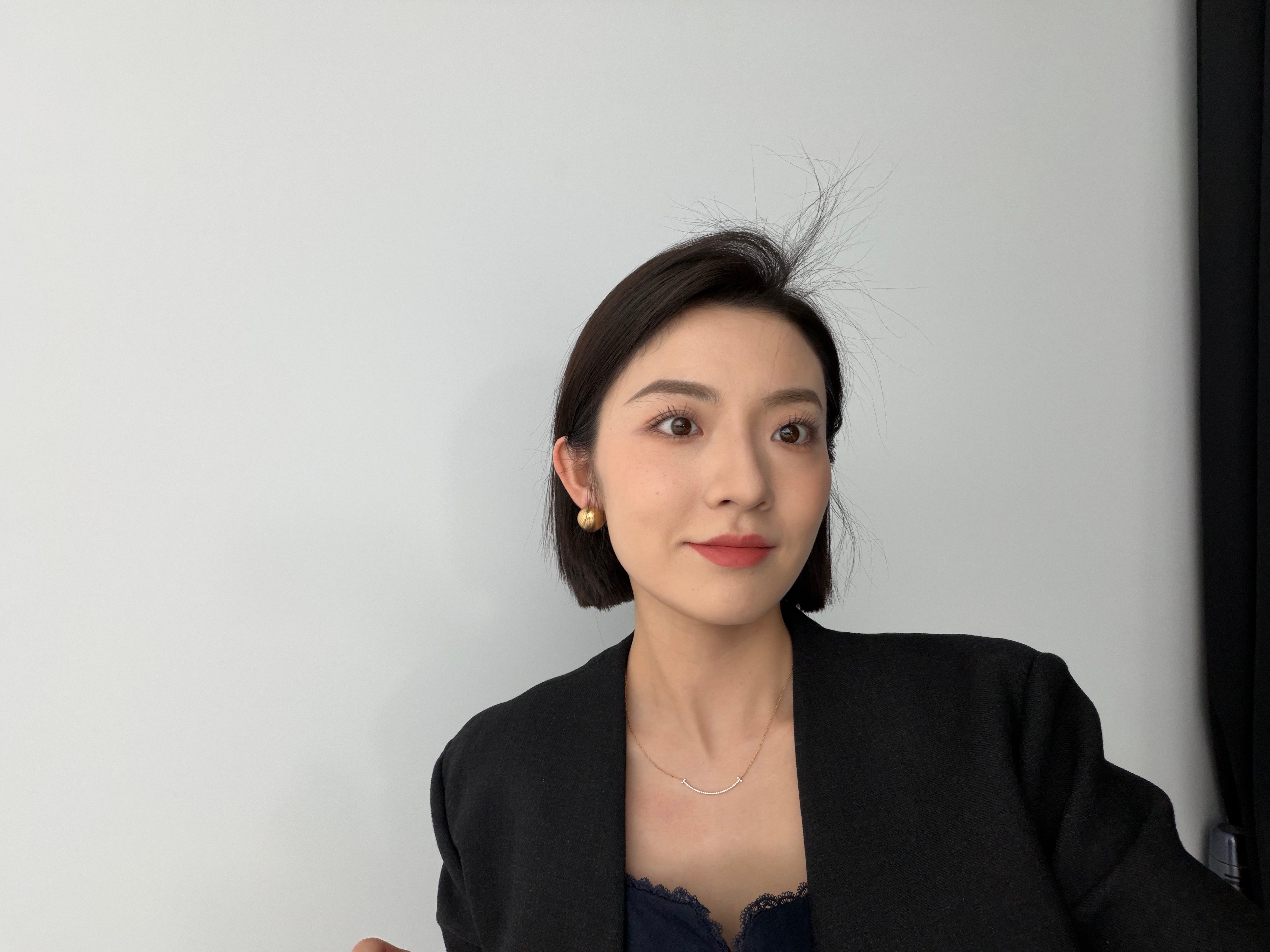 人怎么能长出这么倔强的头发呢？？ 