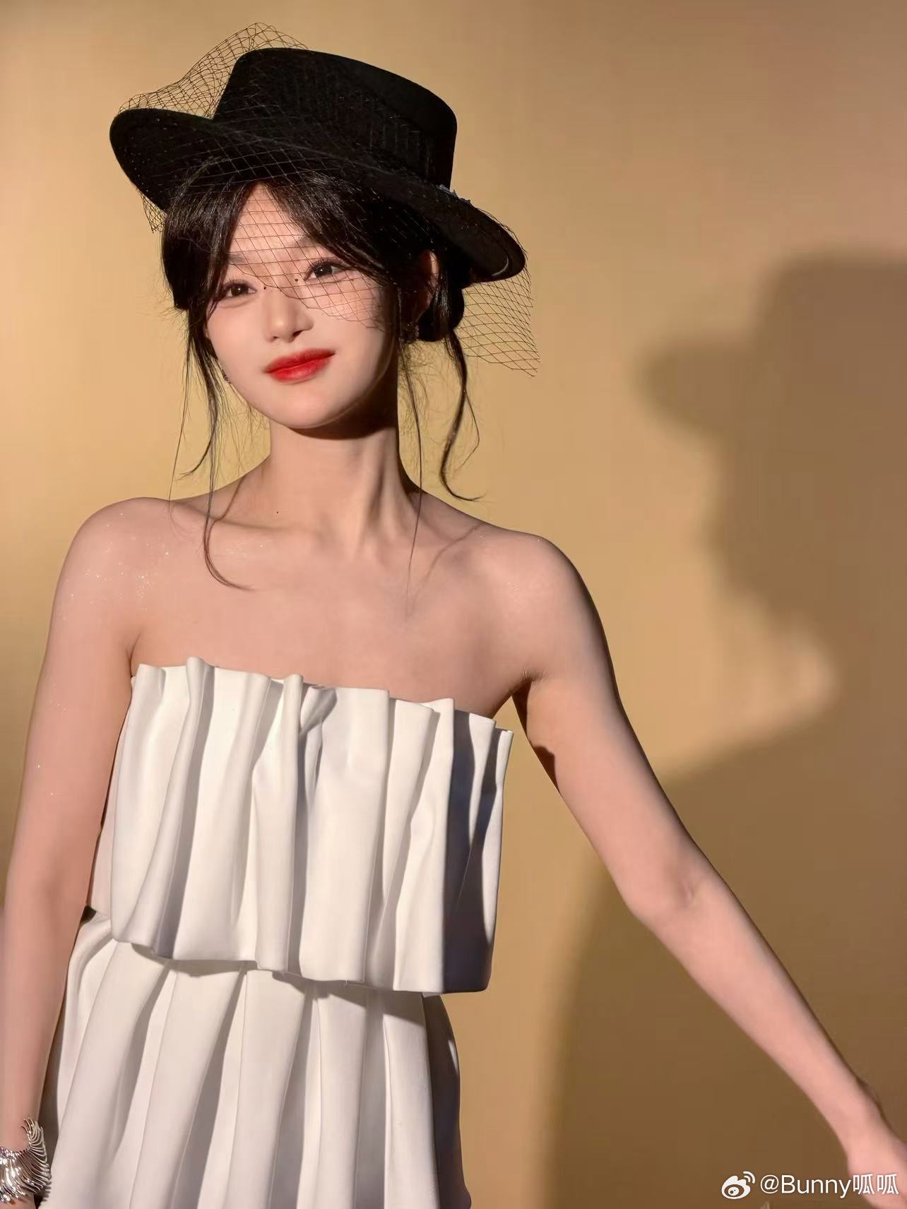 黄霄雲新歌爱如蝉翼 黄霄雲的作品一直都很打动人心，她的原创歌曲《爱如蝉翼》上线，