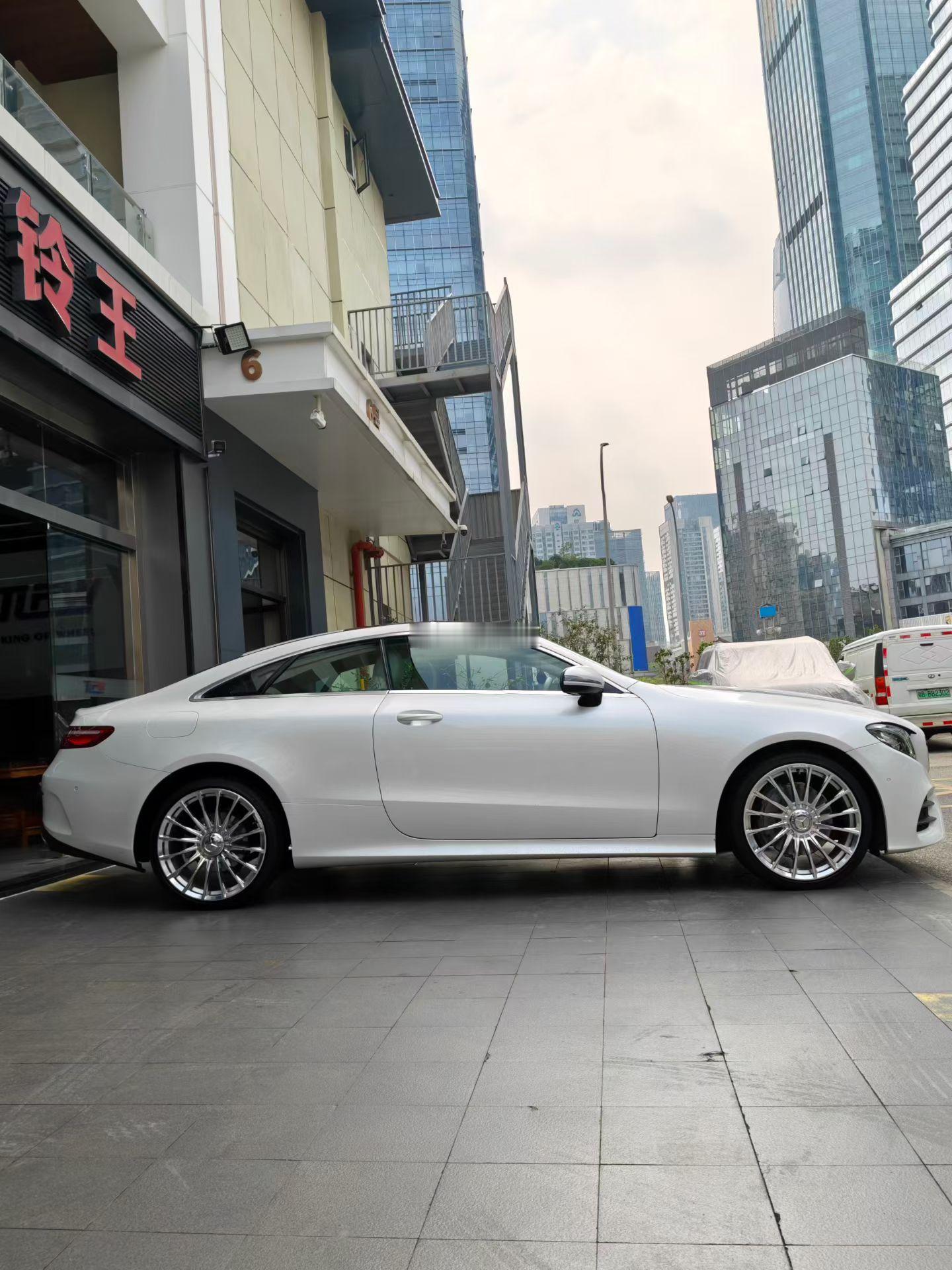 奔驰E Coupe  定制20寸 搭配雷登轮胎完工 