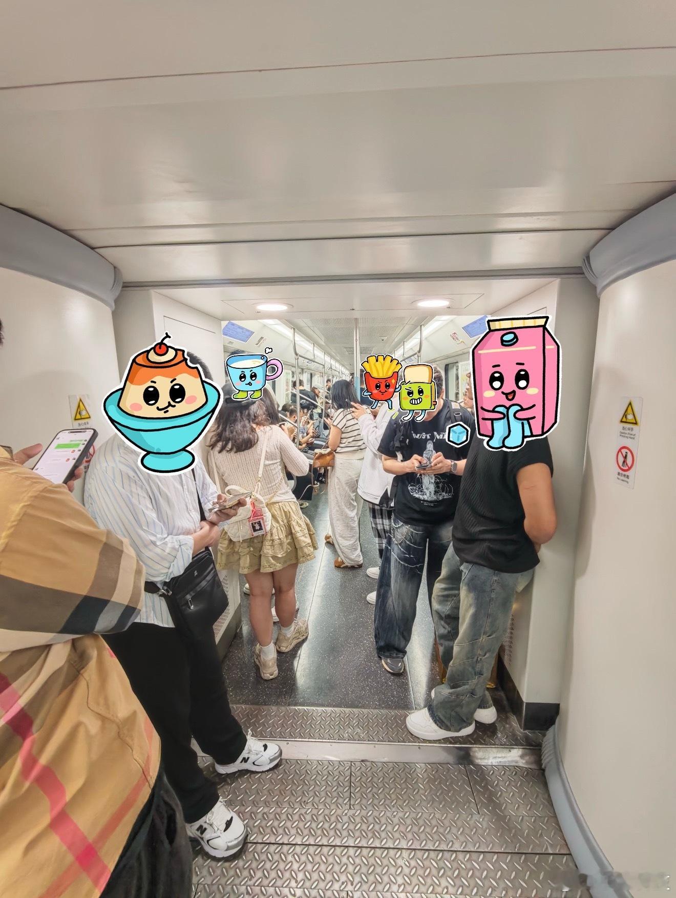 刷手机 刻板行为不是每个人都这样，如果有钱有闲可以出去旅游玩乐的人不会一直无意识