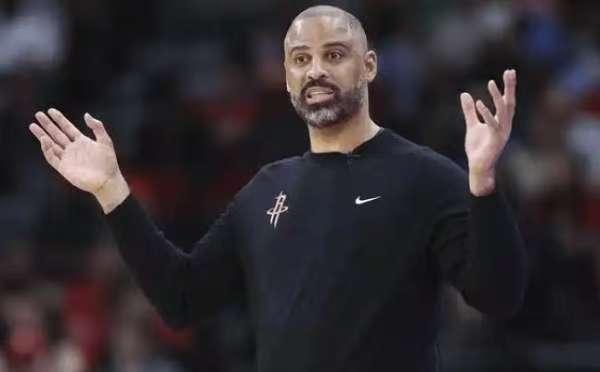 常规赛火箭主场迎战雷霆，此役是双方本赛季的第二场相遇，新赛季的开幕战双方曾有一次