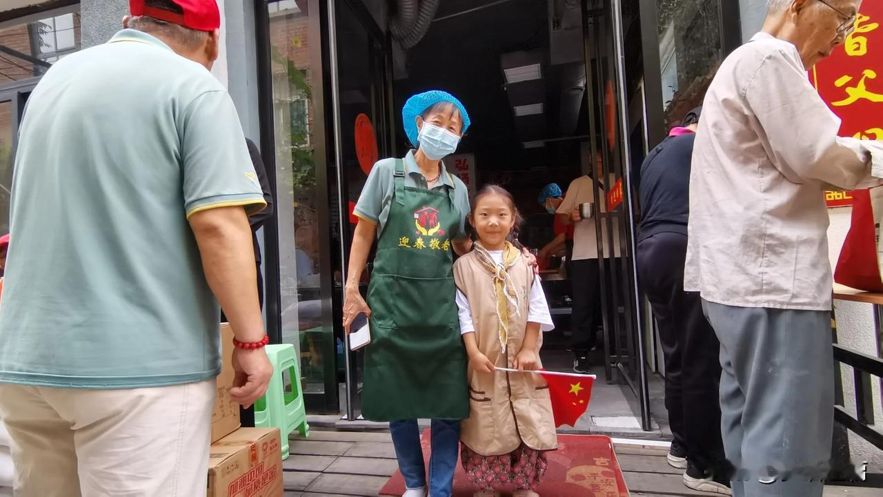 孙悟空的名字，在《西游记》第一回中有交代。孙悟空是花果山一仙石孕育而成，原本无姓