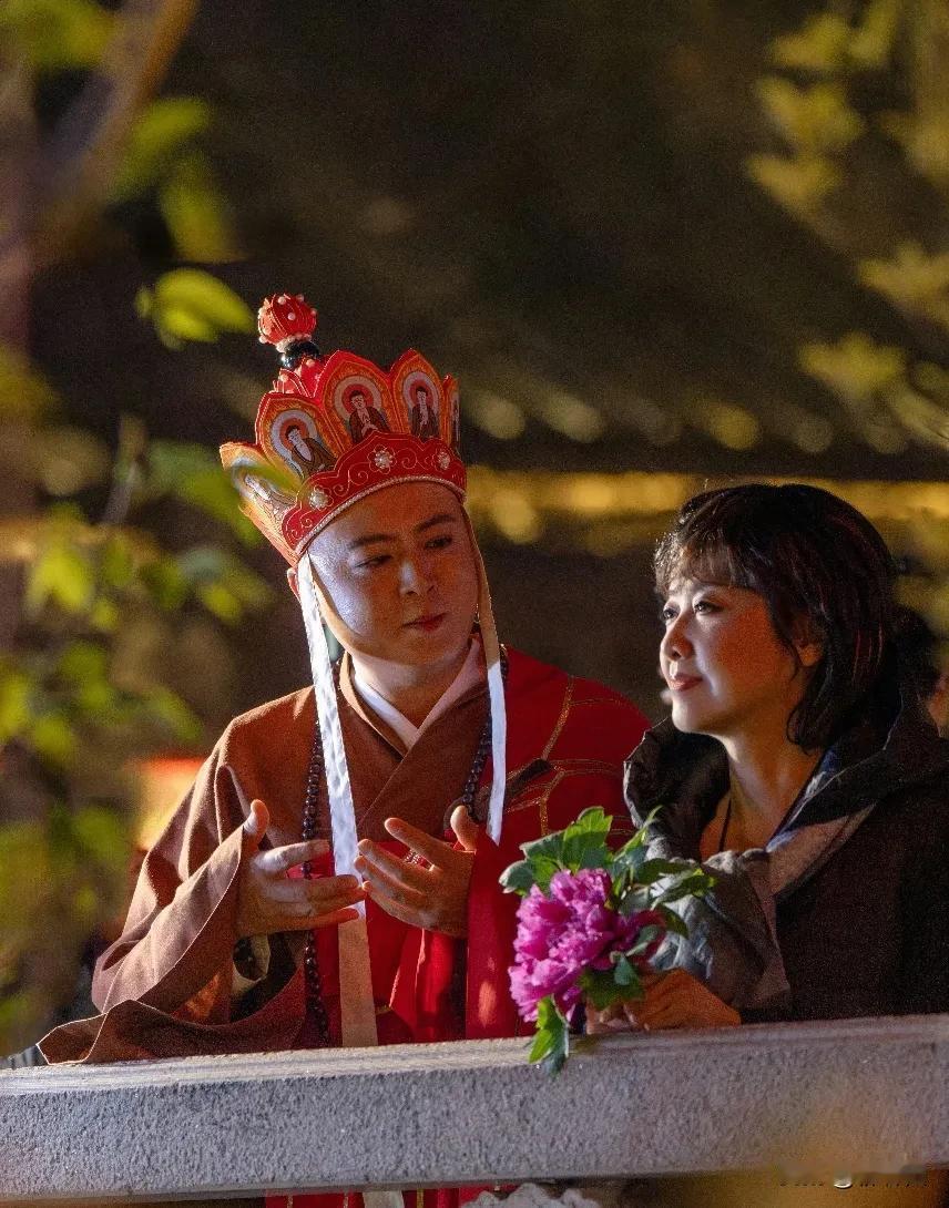 好个“妙龄聪俊风流子，堪配西梁窈窕娘”。老一辈的艺术家的气质就是不一样，72岁的